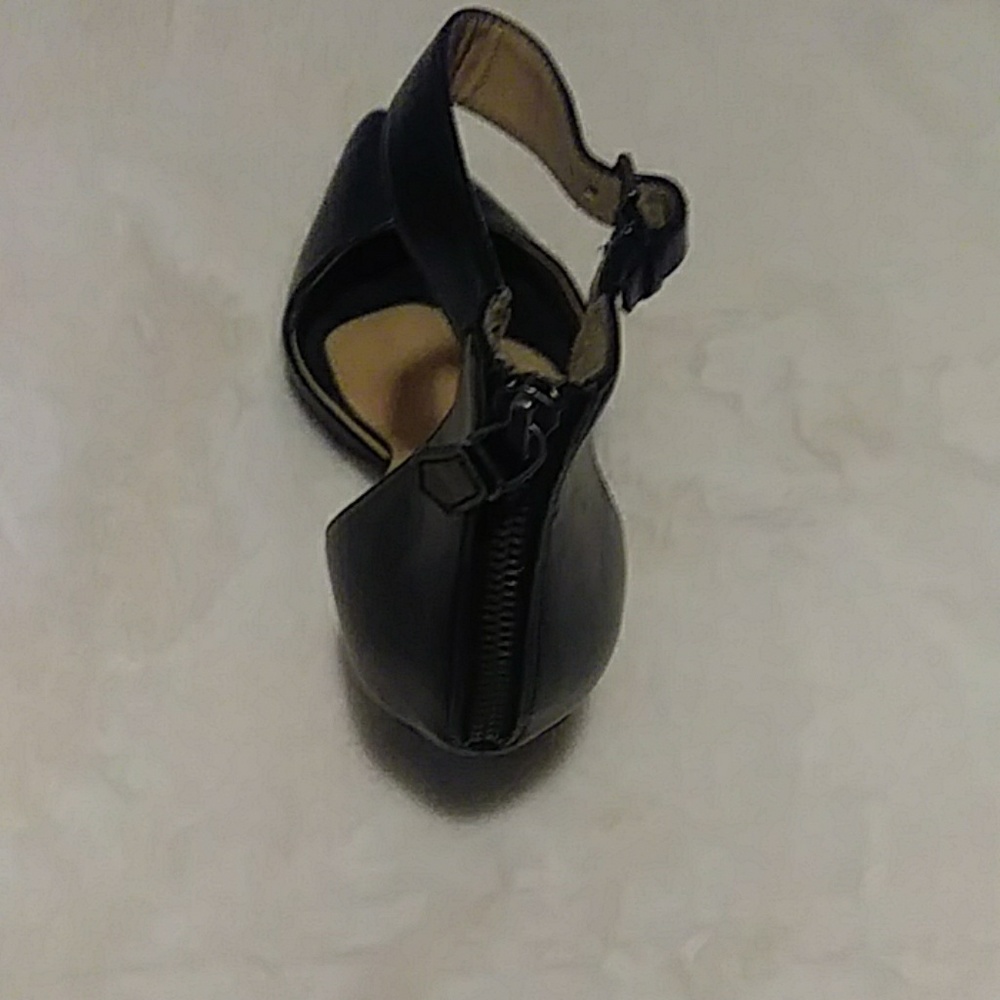Sandles - Picture 2 of 2